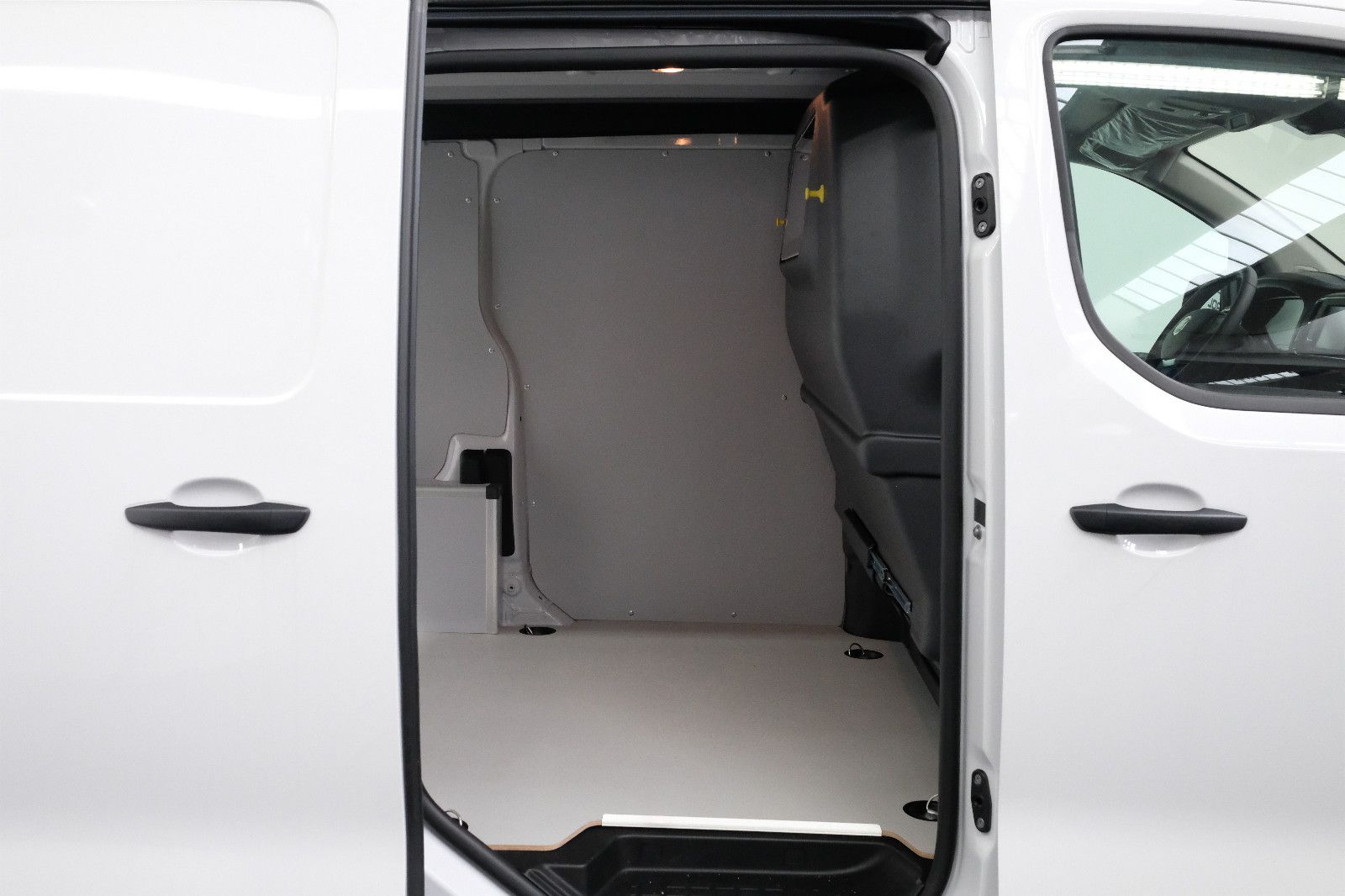 Fahrzeugabbildung Fiat Scudo L1SX  1,5 120 KLIMA ++ NAVI ++ KAMERA
