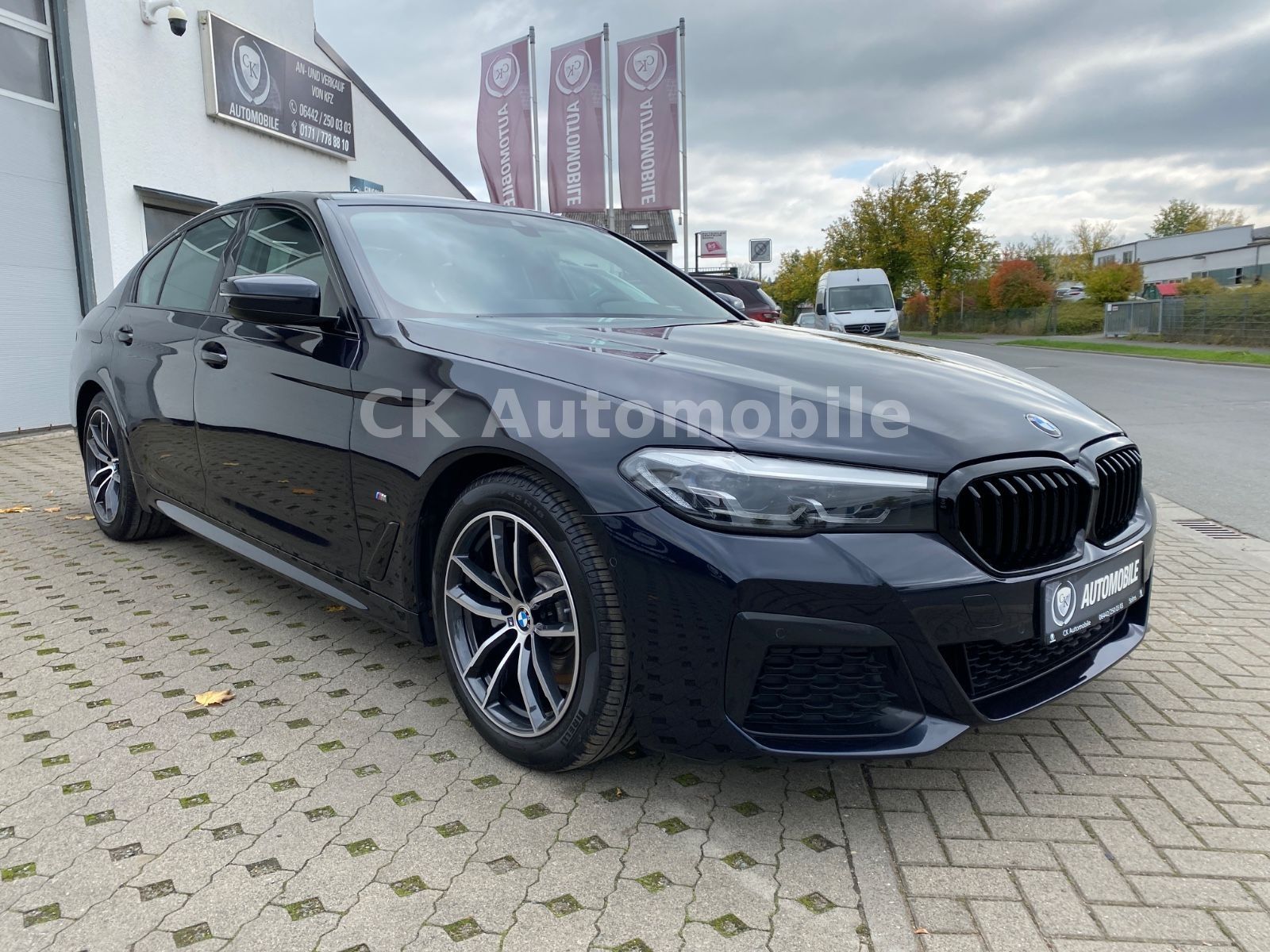 Fahrzeugabbildung BMW 520d Lim. M-Sport/Facelift/Shadow-Line/LED/Kam