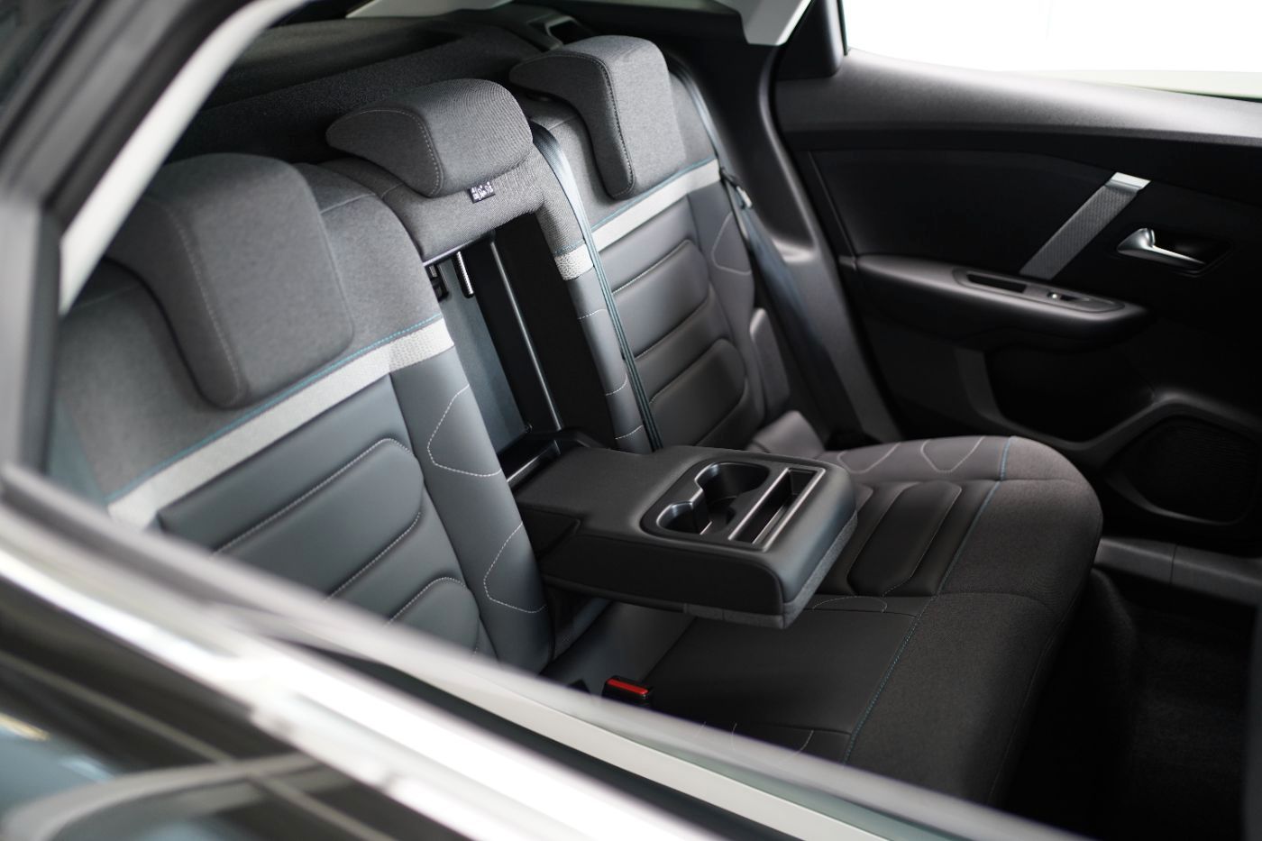Fahrzeugabbildung Citroën C4 PureTech 130 EAT8 Max Automatik Sitzheizung