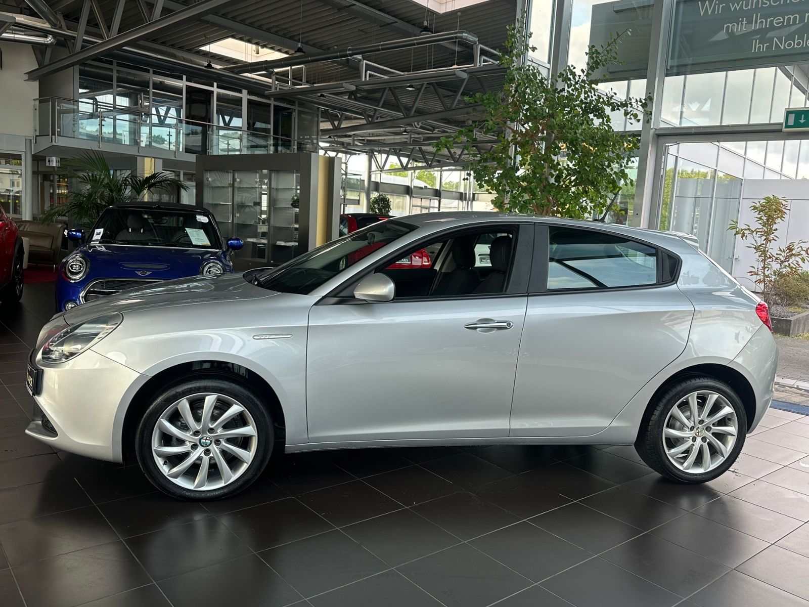 Fahrzeugabbildung Alfa Romeo Giulietta TÜV neu 9/2028 KLIMA NAVI ALU DAB