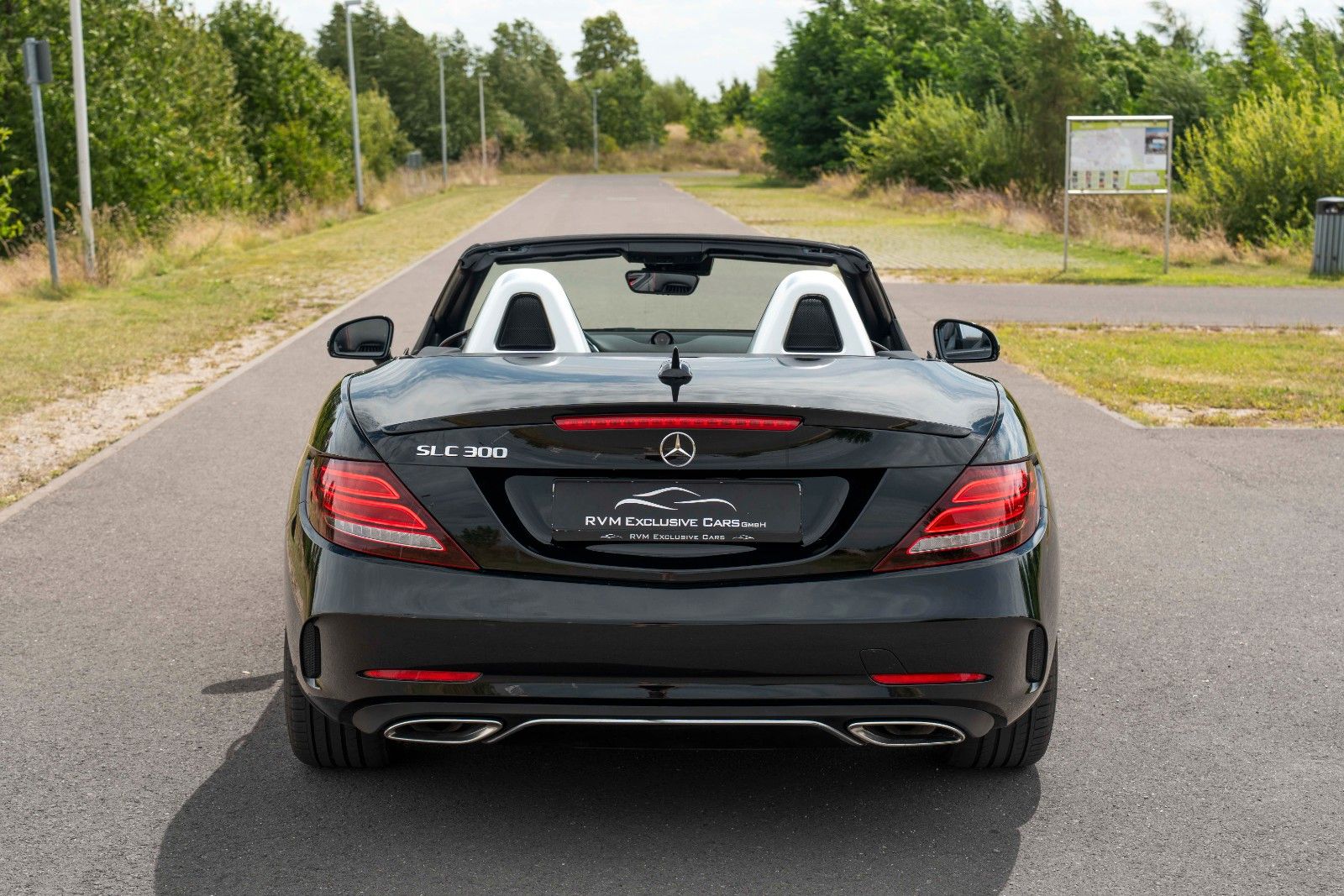Fahrzeugabbildung Mercedes-Benz SLC 300 AMG Roadster H&K TOTW LED KAM NAV