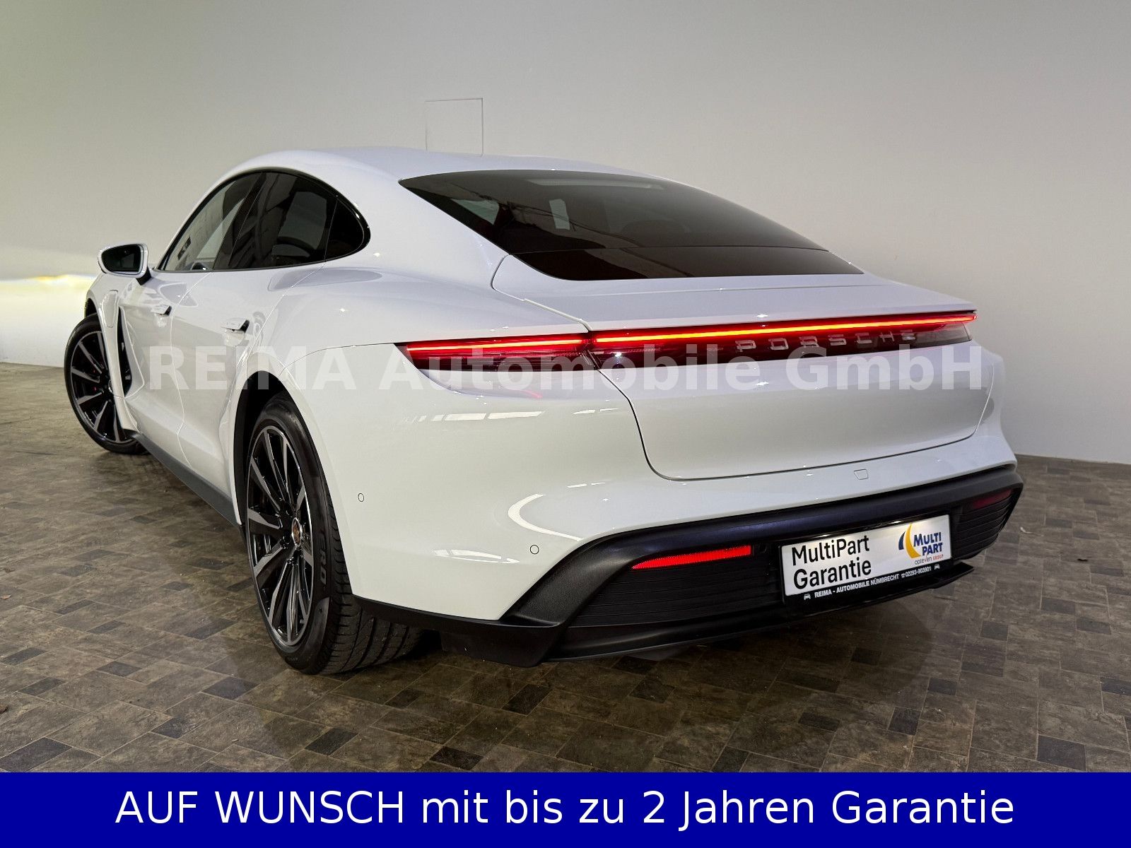 Fahrzeugabbildung Porsche Taycan 4 S inklusive Batteriezertifikat, Bose