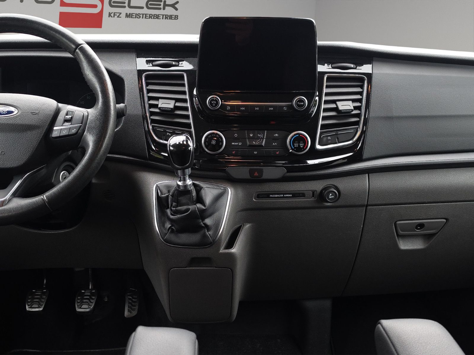 Fahrzeugabbildung Ford Transit/Tourneo Custom Kombi 320 L1  Sport