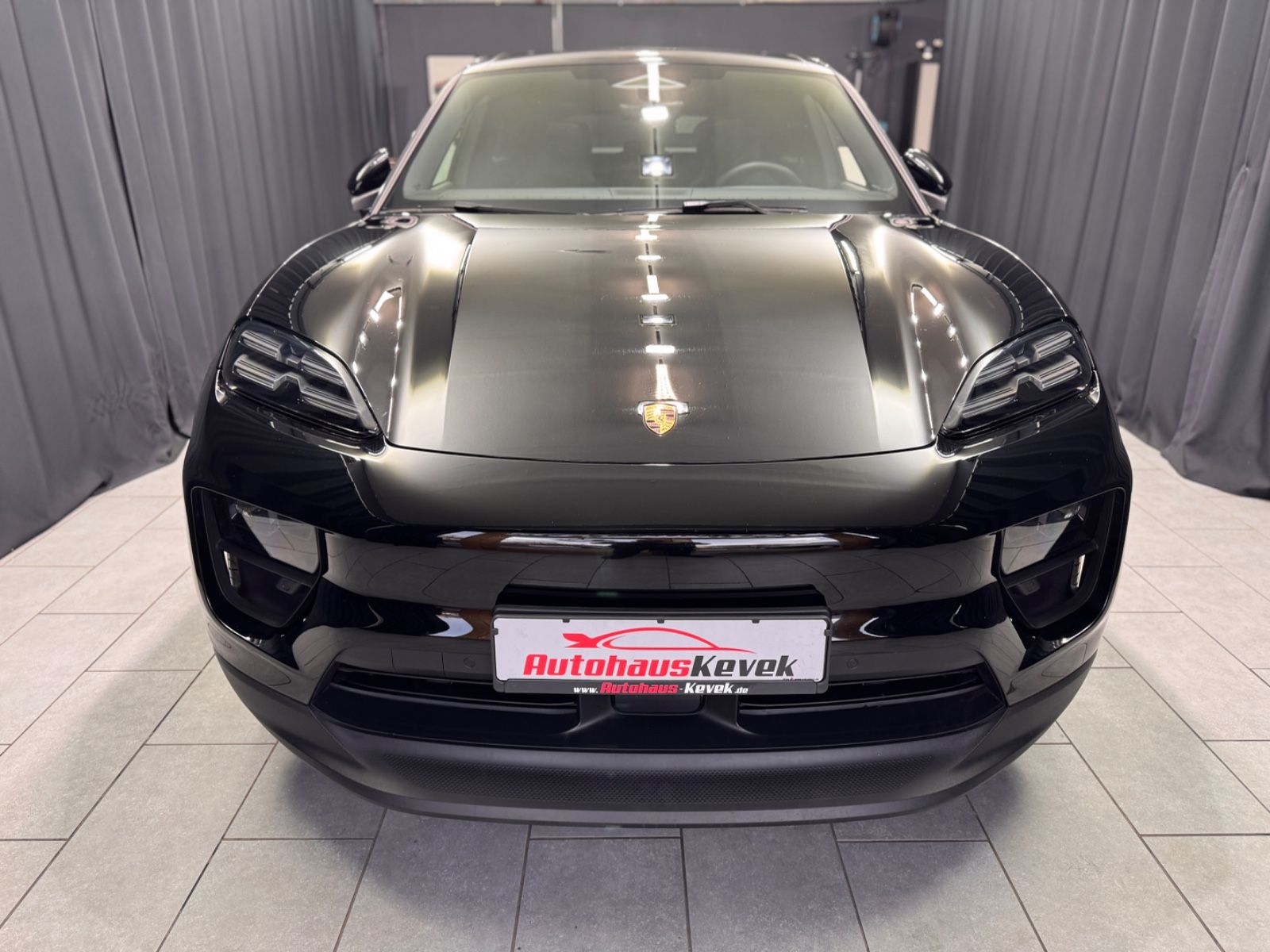 Fahrzeugabbildung Porsche Macan Electric 4|BOSE|PANORAMA|KAMERA|