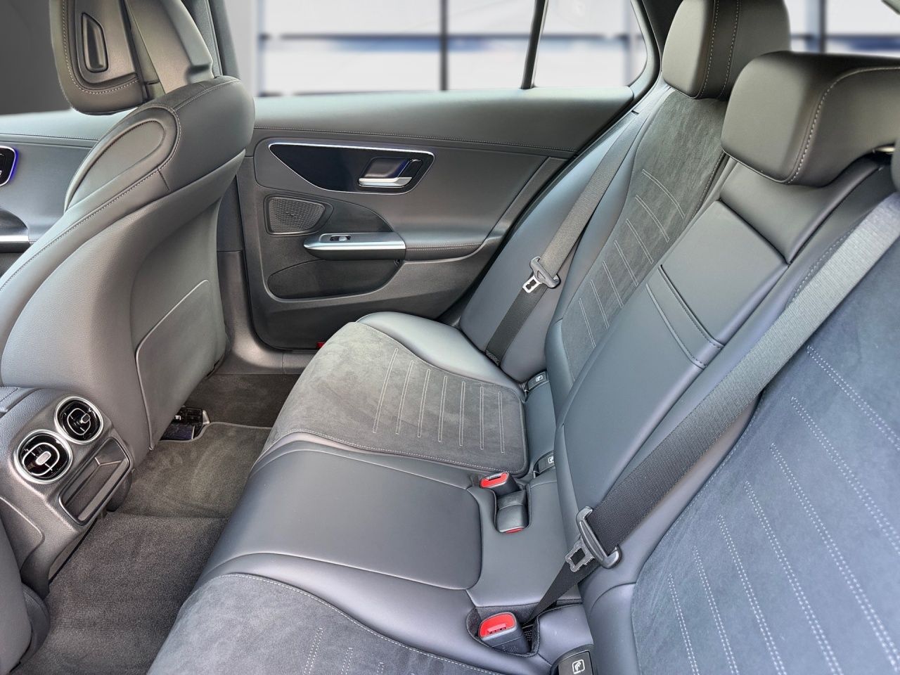 Fahrzeugabbildung Mercedes-Benz C 300 d T-Modell AMG+AHK+AMBIENTE+KAMERA+LED+