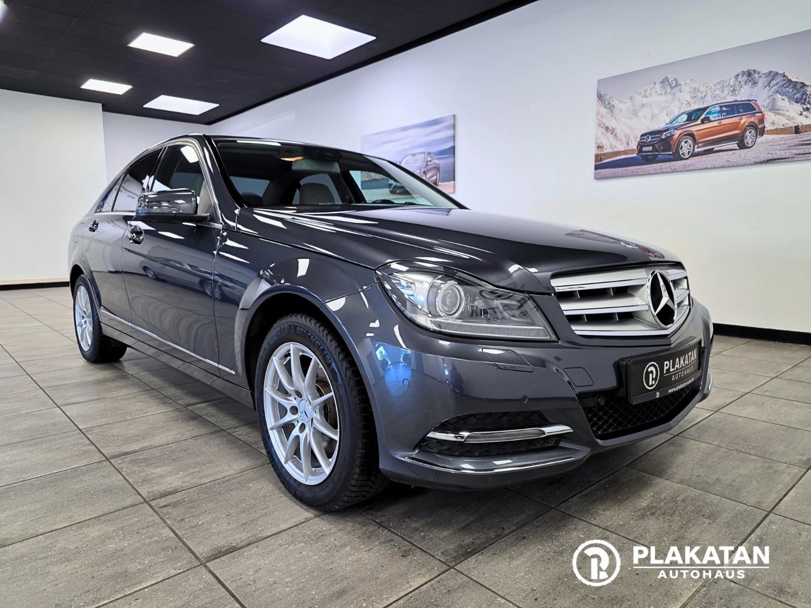 Fahrzeugabbildung Mercedes-Benz C 200 CGI Avantgarde Bi-Xenon AdaptLicht
