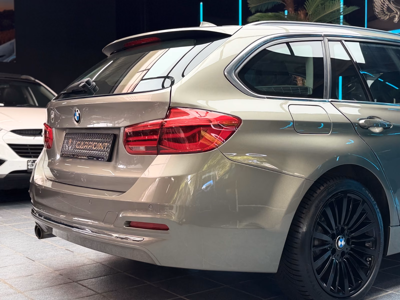 BMW 320 3 Touring 320 i xDrive Luxury Line/Volleder/