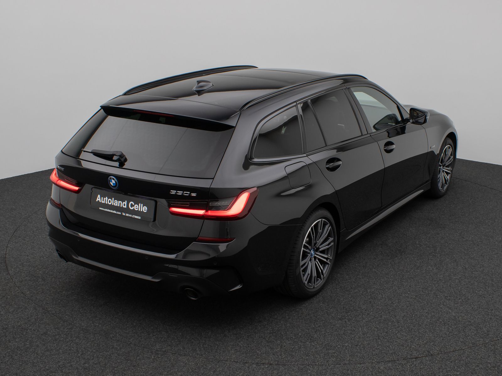 Fahrzeugabbildung BMW 330e xD M Sport Panorama Laser Kamera HUD HiFi