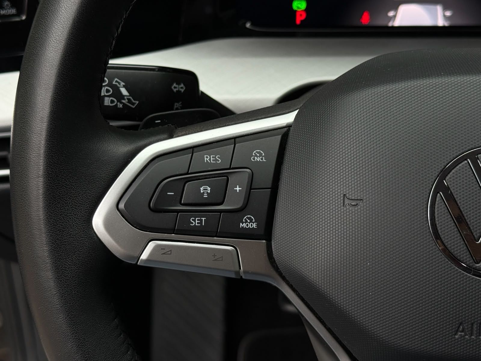 Fahrzeugabbildung Volkswagen Golf 2.0 TDI DSG LIFE LED+KAM+ACC+SHZ+CARPL+AMBI