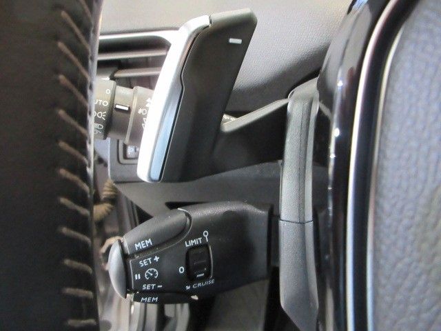 Fahrzeugabbildung Peugeot 5008 Active 1.2T NAVI/AHK/PDC/SHZ/7-SITZER/TEMPO