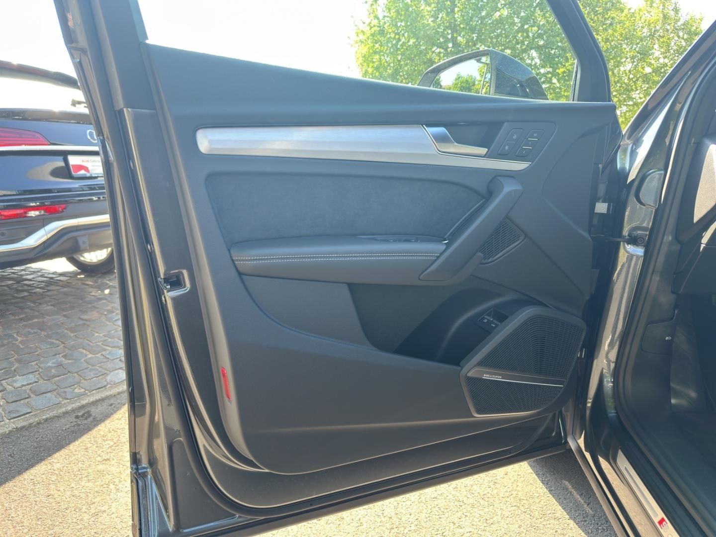 Fahrzeugabbildung Audi Q5 TFSI e S line 55 S Line quattro, Business, B&