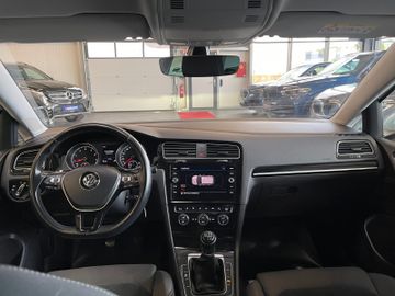Volkswagen Golf VII Lim. Highline 1.5 TSI *1.HAND*LED*AHK*