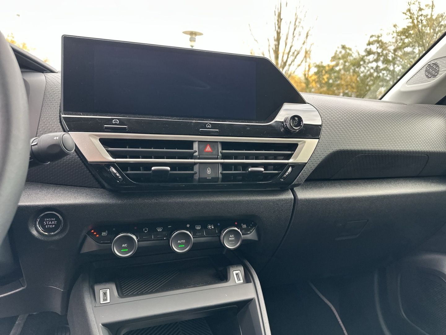 Fahrzeugabbildung Citroën C4 Collection Hybrid 145 Navi CarPlay