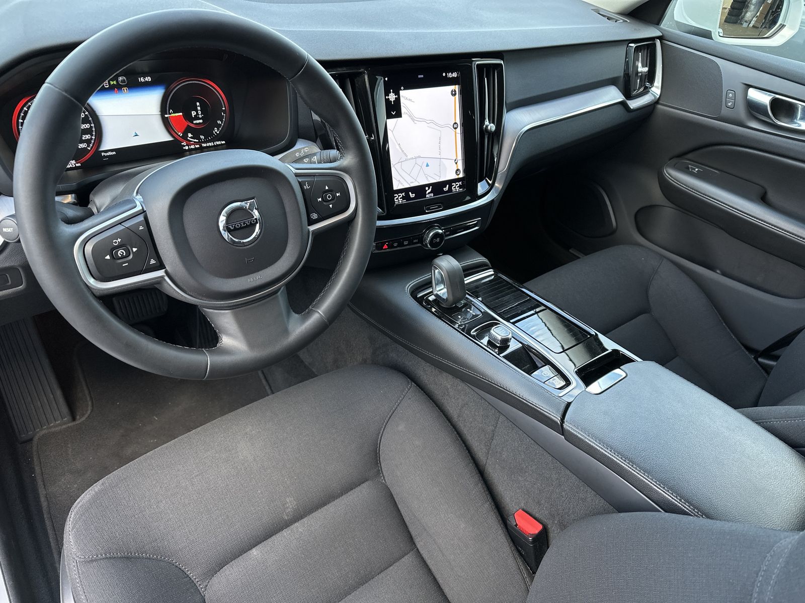 Fahrzeugabbildung Volvo V60 T6 Hybrid AWD INSCRIPTION NAV+LED+AHK+VC+HUD