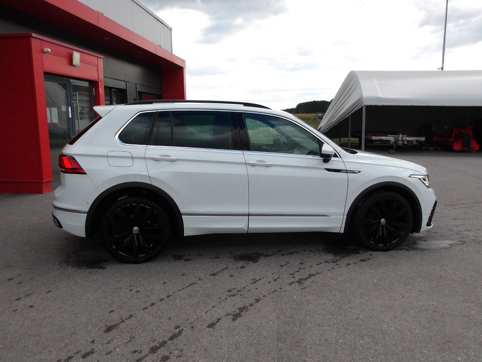 Volkswagen Tiguan R-Line 4Motion DSG EXP € 17990.- imagem 3