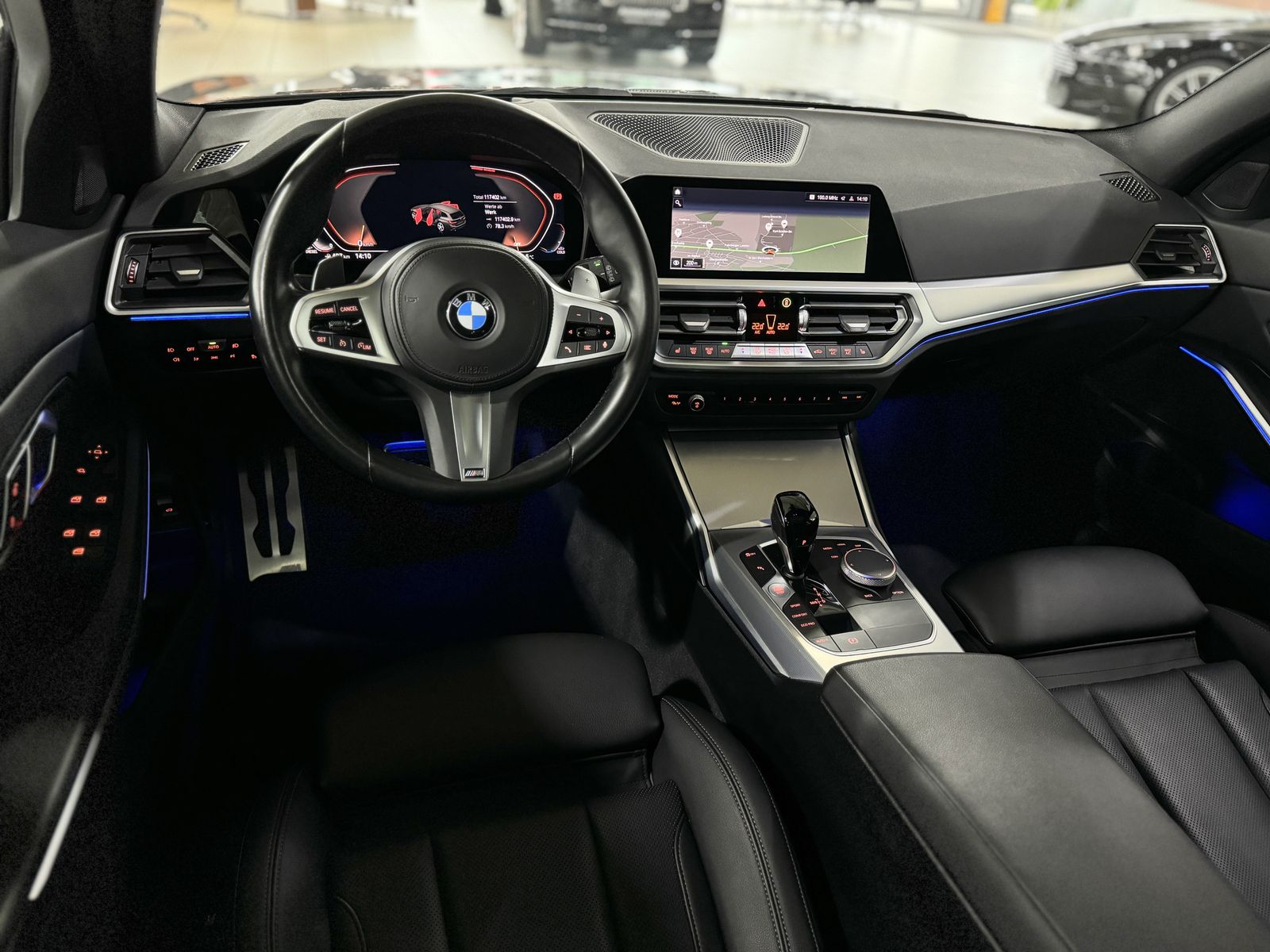 Fahrzeugabbildung BMW 320d M Sport PanoramaKamera HUD DAB HiFi Komfort