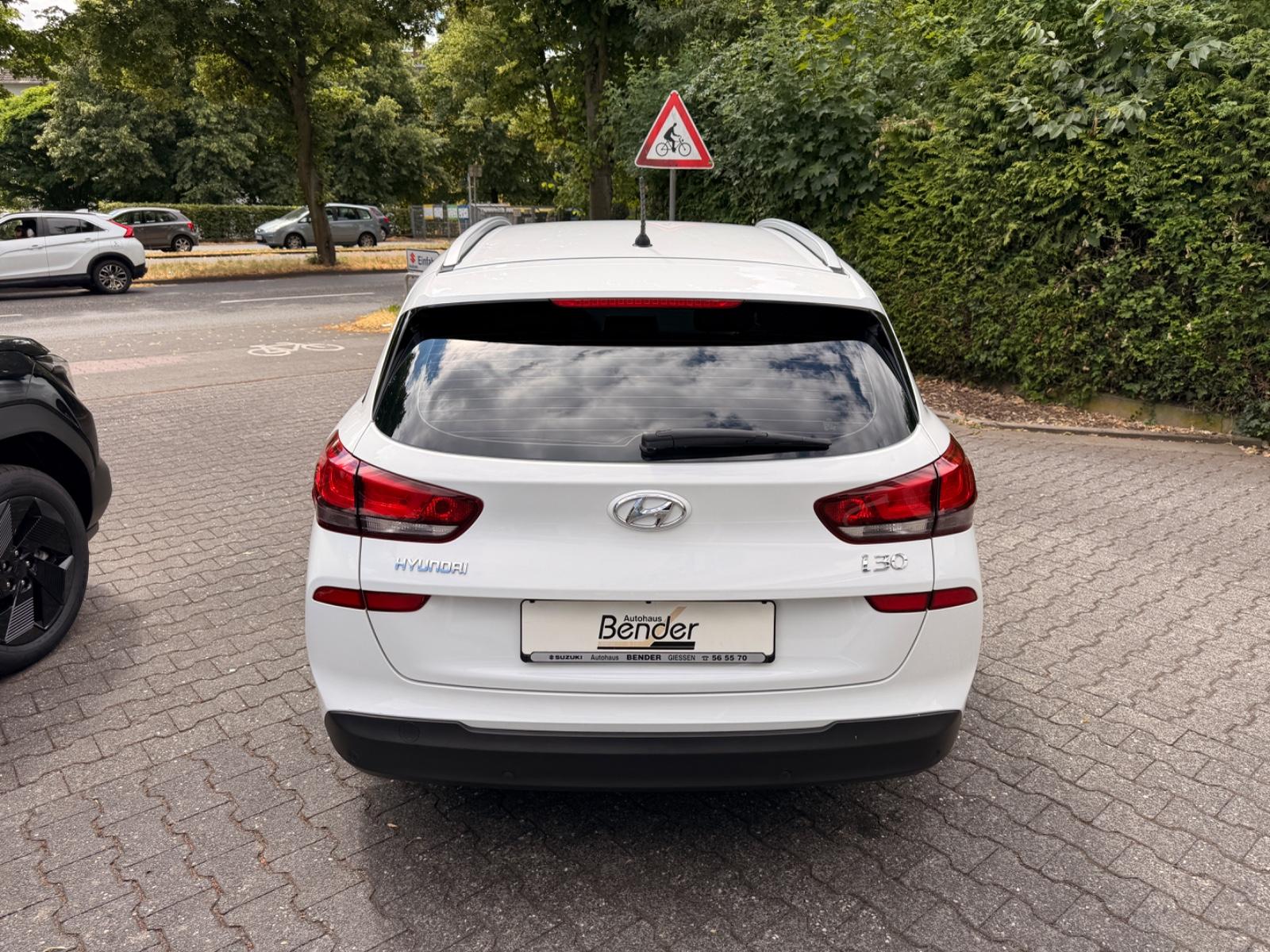 Hyundai i30 cw KLIMA TEMPOMAT SPUR BLUETOOTH LED PDC