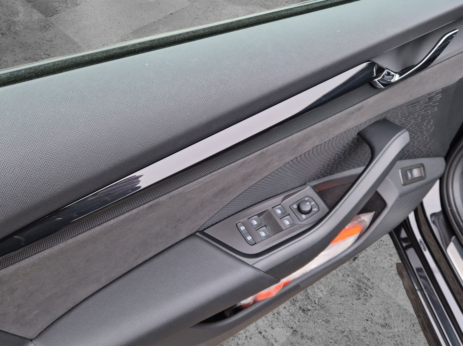 Fahrzeugabbildung SKODA Octavia Combi TDI RS DSG 4x4 Matri Navi AID HUD