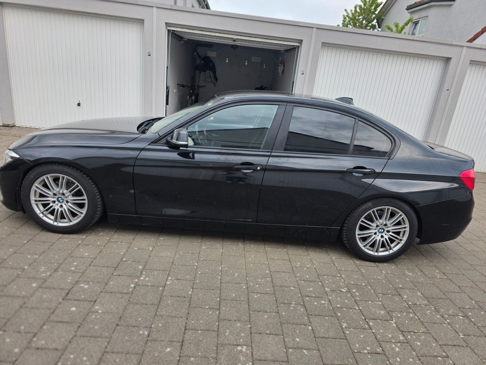 BMW 320i | Navi | LED | Sitzheizung | PDC | Tempomat