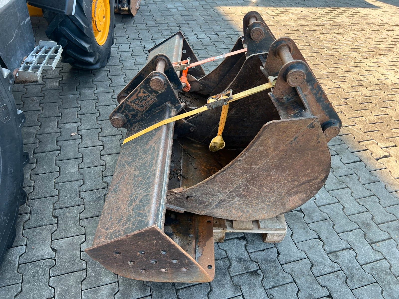 Fahrzeugabbildung JCB 3CX / 9.030h / Löffelpaket / Gabel / Schaufel