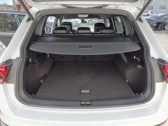 Fahrzeugabbildung Volkswagen Tiguan Allspace/2 x R-Line/Navi/AHK/DSG/Allrad/