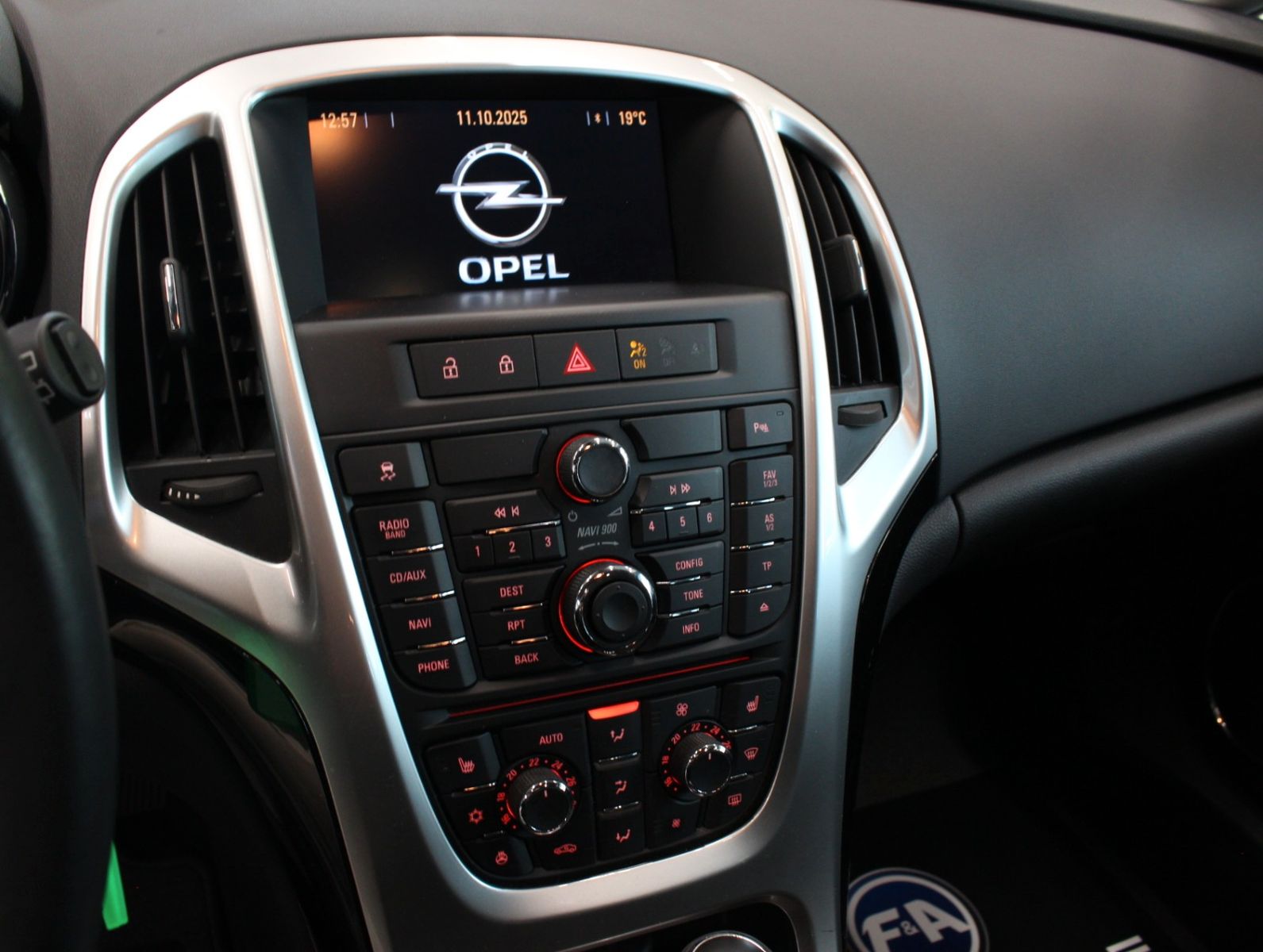 Fahrzeugabbildung Opel Astra 1.6 Edition Sport*Navi*Bi-Xenon*PDC