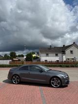 Audi A5 2.0 TFSI Coupé Quattro S-Line - Audi A5 mit Benzin-Antrieb: Sportwagen, 2.0