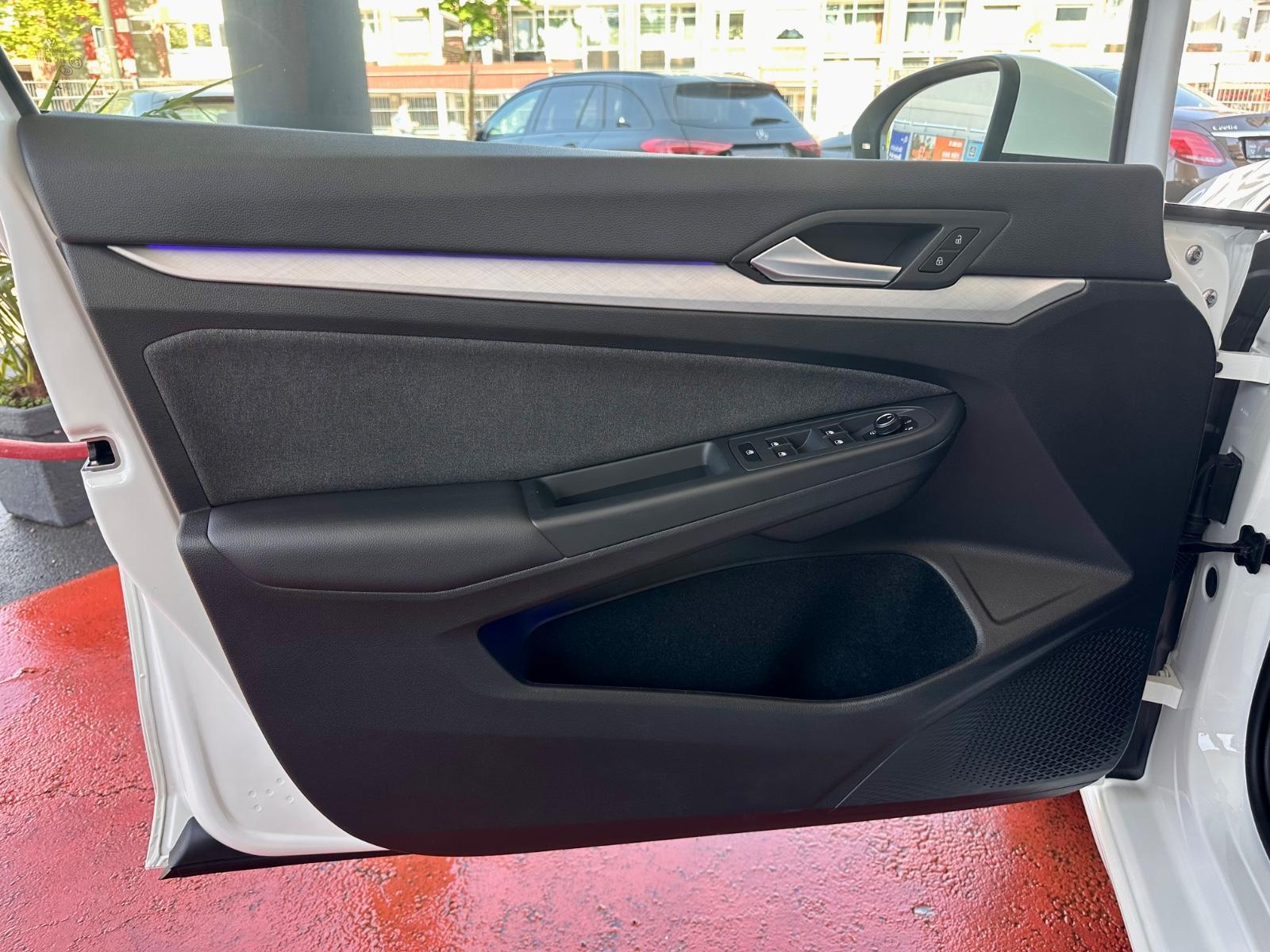 Volkswagen Golf VIII Lim. 1.5 eTSI 110 kW Life LED 1. Hand, миниатюра 10