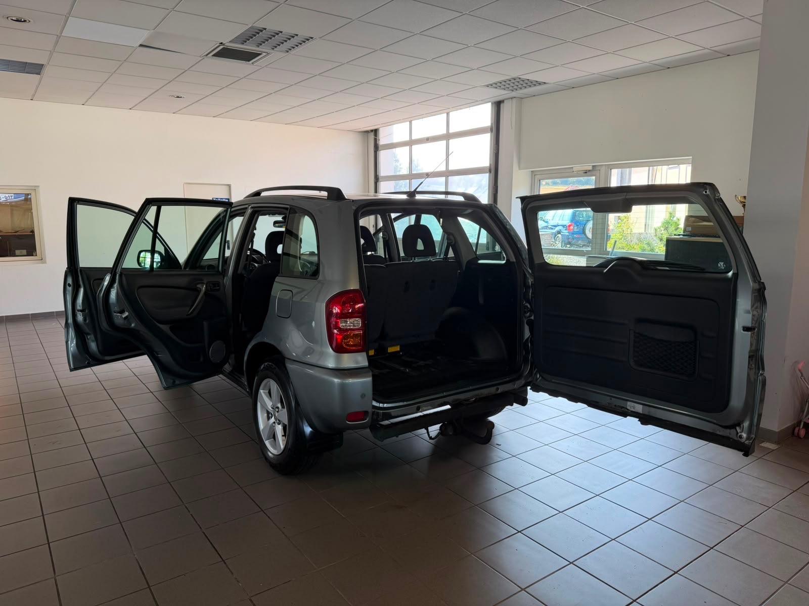Toyota RAV4 2.0 VVT-i 150 ch 4x4 Sol • Attelage • Radar de recul
