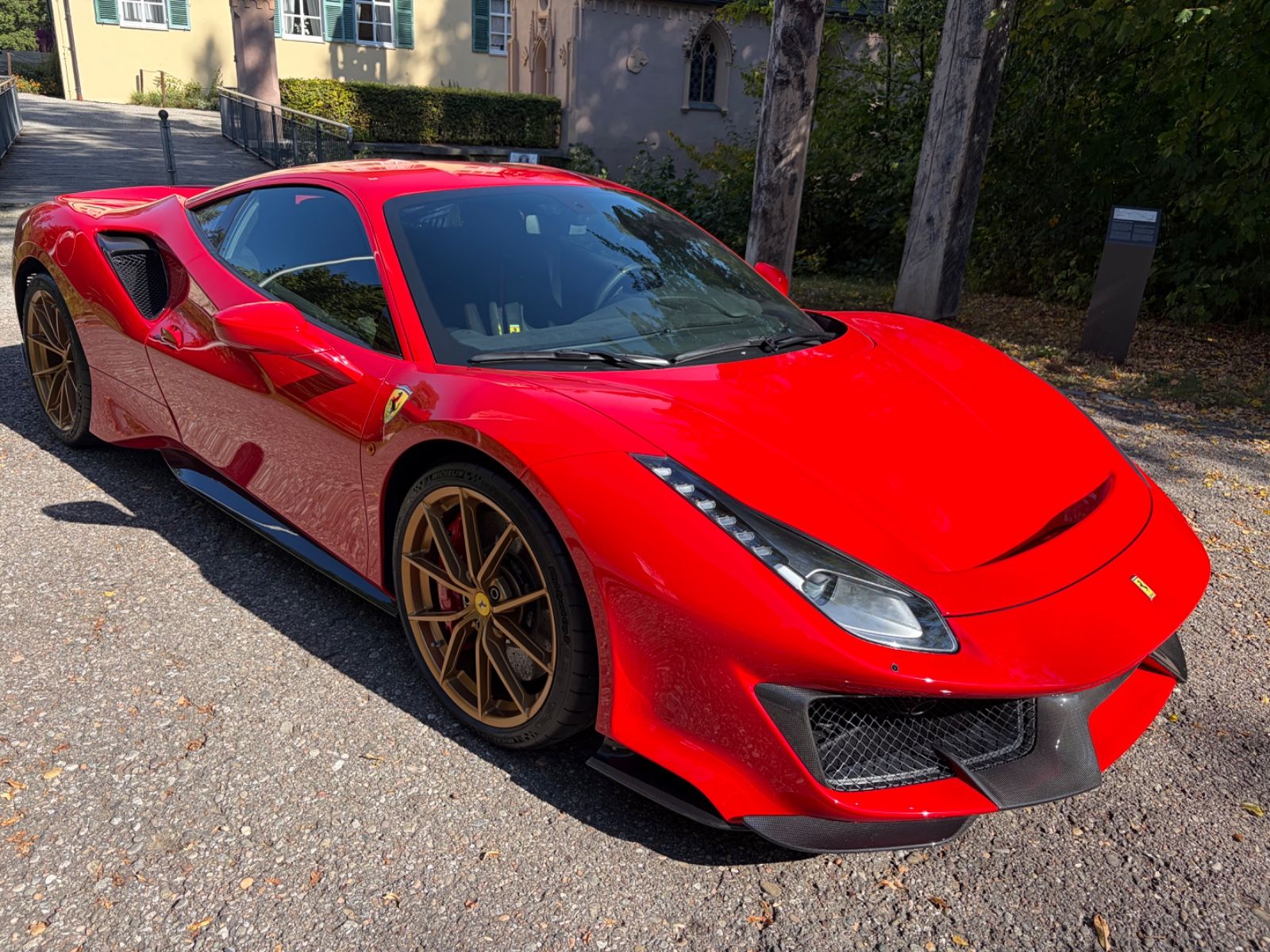 FERRARI 488 Pista 3