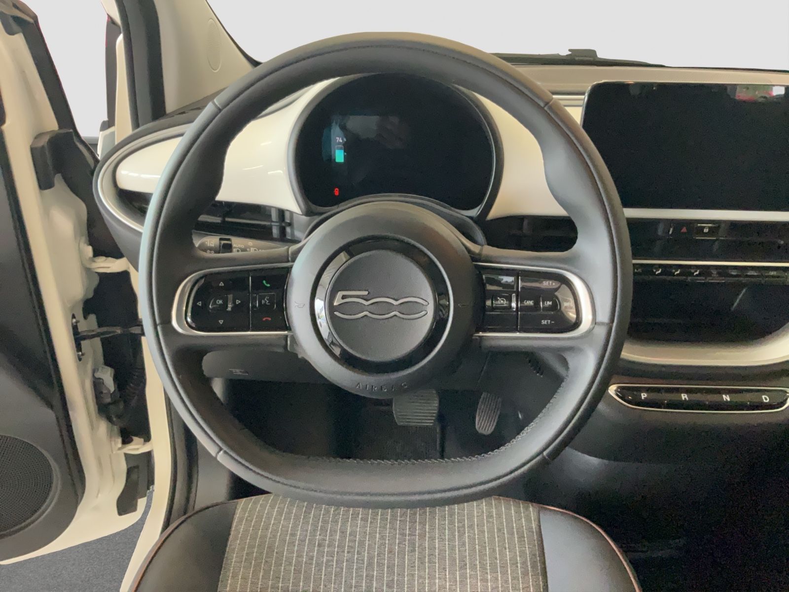 Fahrzeugabbildung Fiat 500e Icon + Komfort-Paket