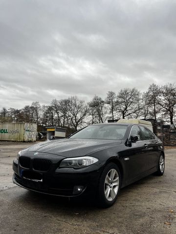 BMW F10 520D Pano*SHZ*AHK*Navi