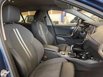 BMW 118 d Sport Line *LED*PDC*CARPLAY*TOUCH*SHZ*TEMP