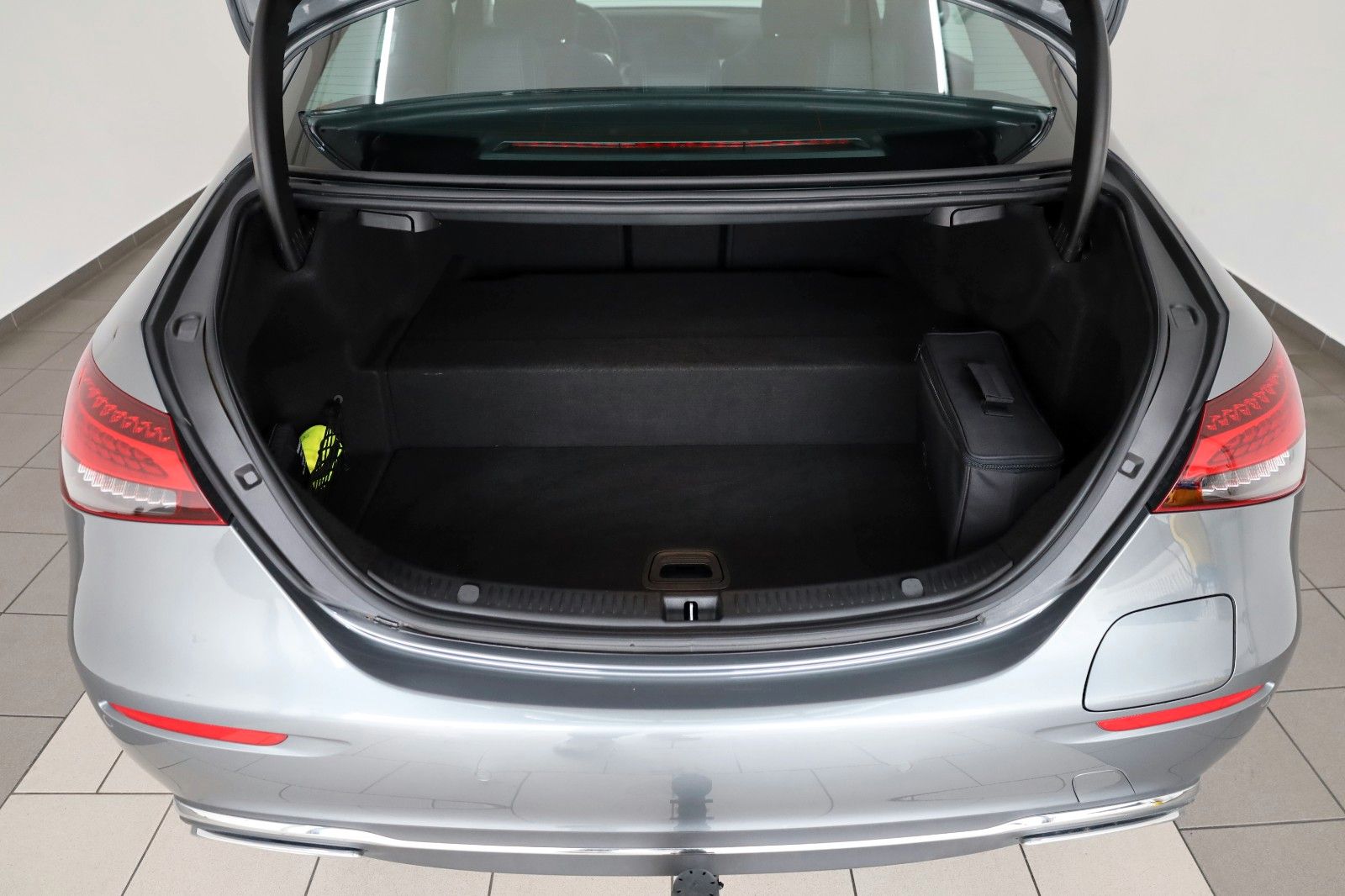 Fahrzeugabbildung Mercedes-Benz E 300 e Avantgarde Lim.,Leder,Navi,SH,Kamera,AHK