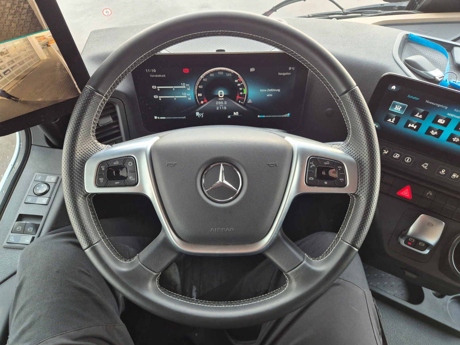 Fahrzeugabbildung Mercedes-Benz Actros 2545 L 6x2 Hiab L-HIPRO 235 DLS-3