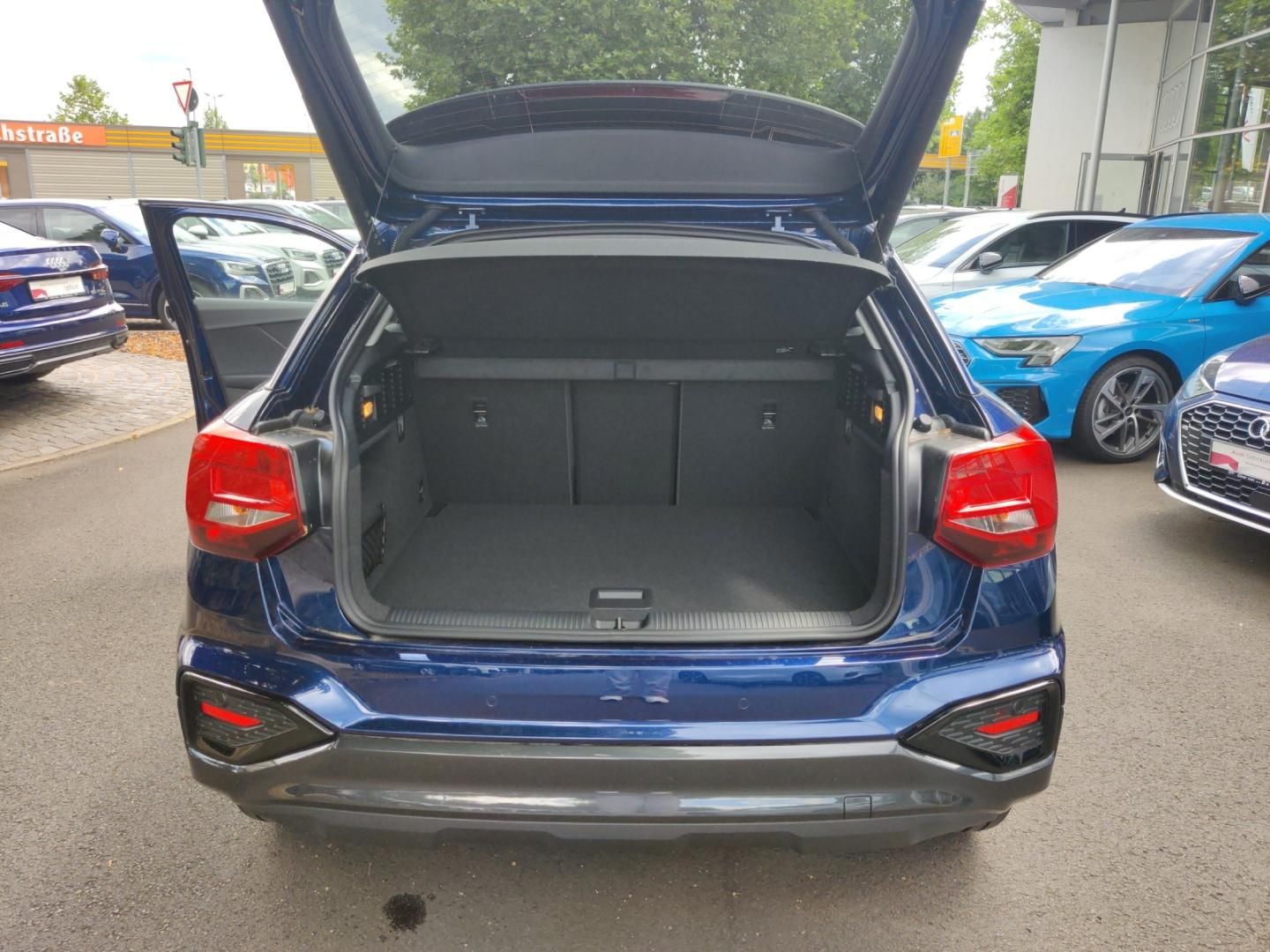 Fahrzeugabbildung Audi Q2 Advanced 30 TFSI InfotainmentPaket GRA PDC