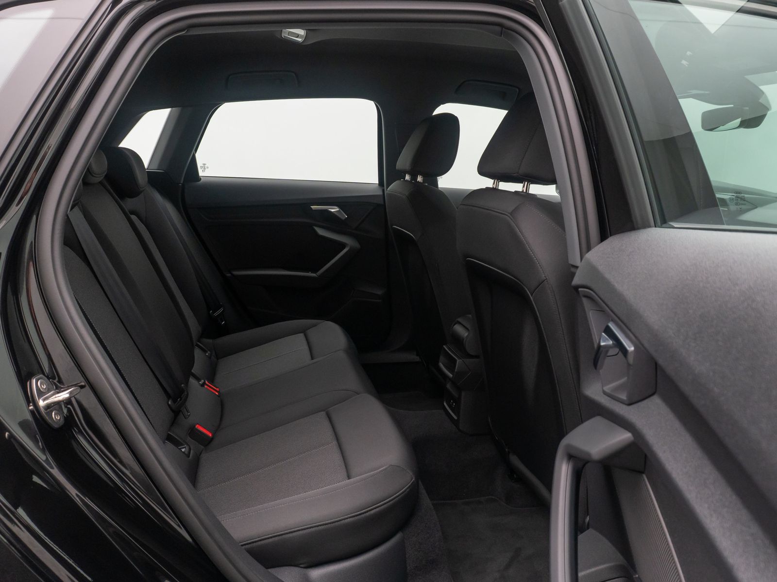 Fahrzeugabbildung Audi A3 30 TFSI S tronic Sportback PDC DAB FahrAssist