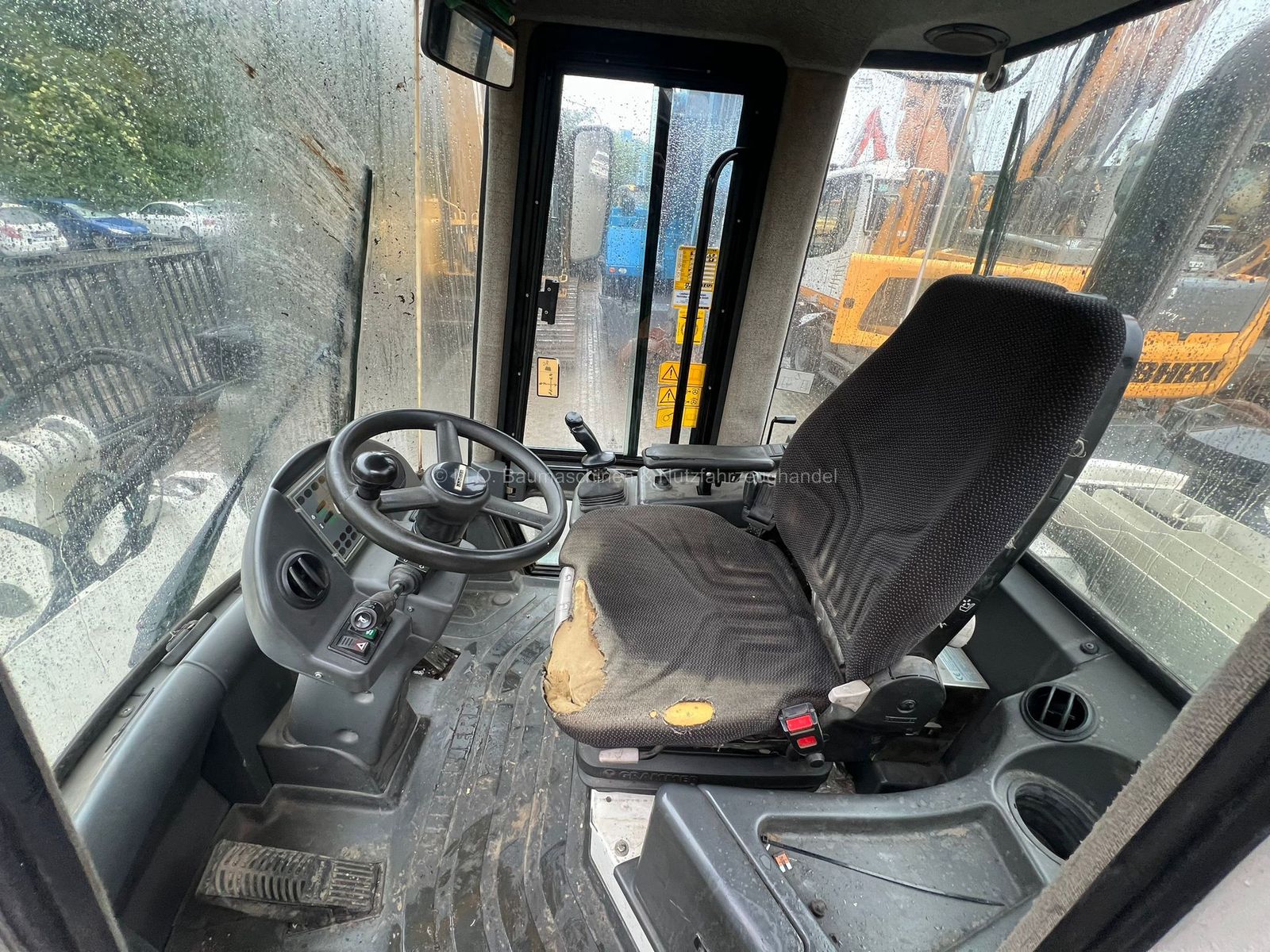 Fahrzeugabbildung Liebherr L 524 Radlader / AC / Klappschaufel