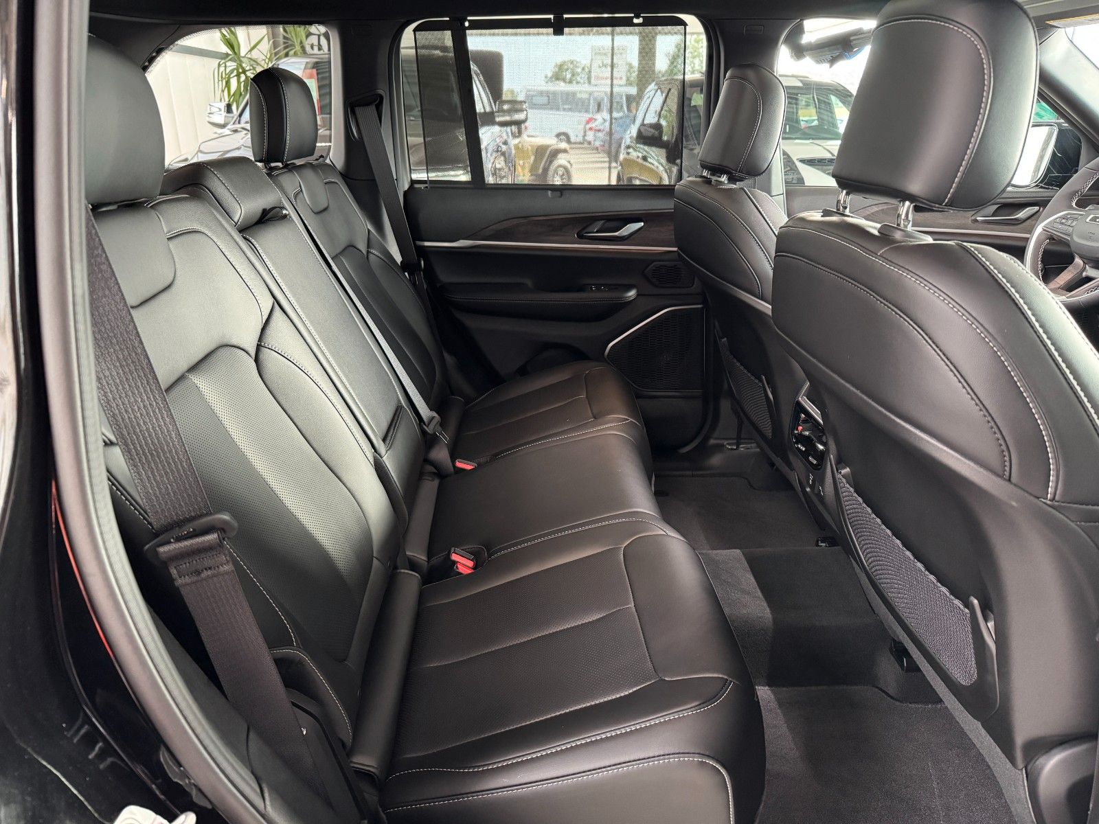 Fahrzeugabbildung Jeep Grand Cherokee 3.6 V6 Limited 4x4 Night Edition