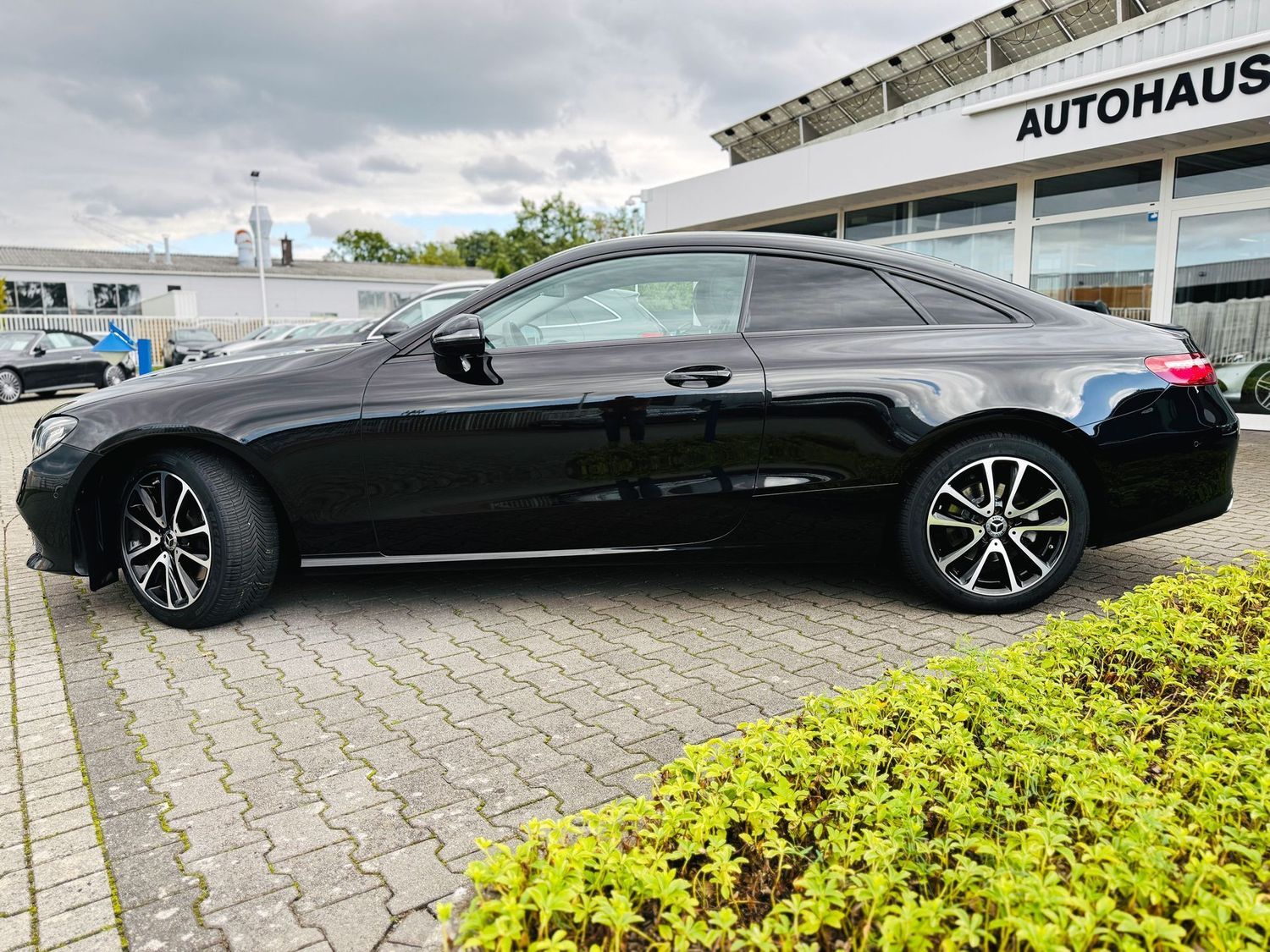 Fahrzeugabbildung Mercedes-Benz E 200 Coupé AVANTGARDE, AHK schw., RFK, Totw., L