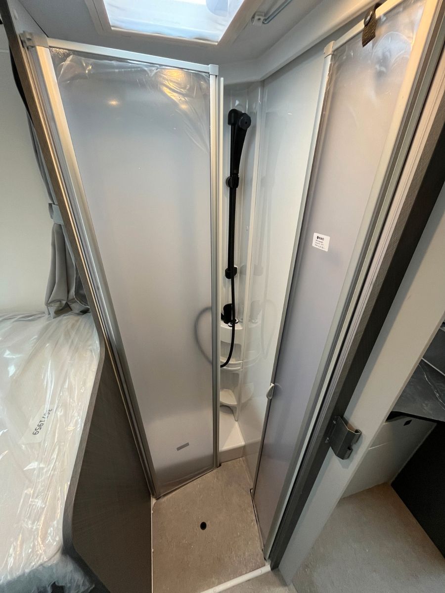 Fahrzeugabbildung Etrusco T 7.4 SB *Markise*Multimedia*Rahmenfenster