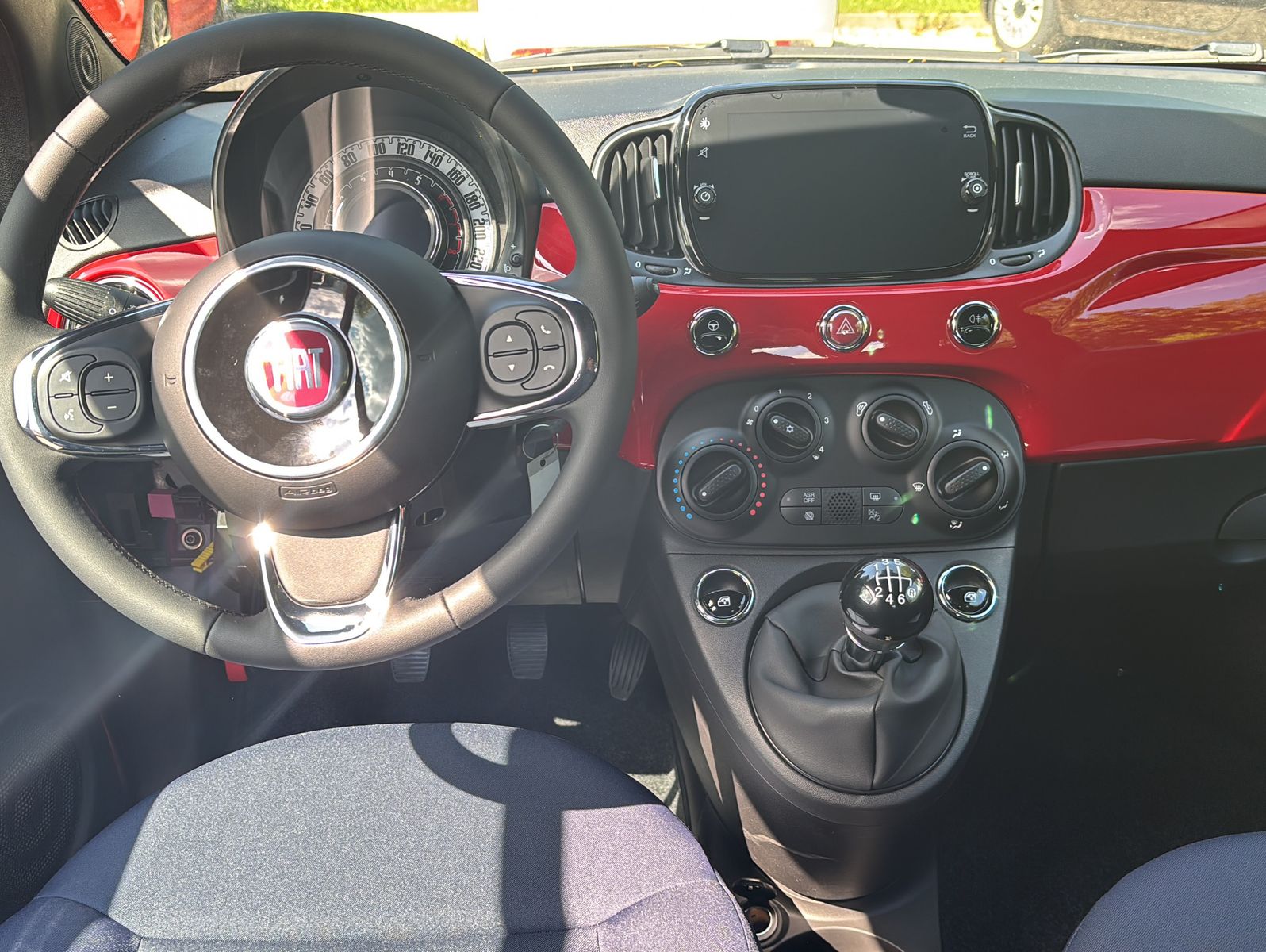Fahrzeugabbildung Fiat 500 1.0 Hybrid Club