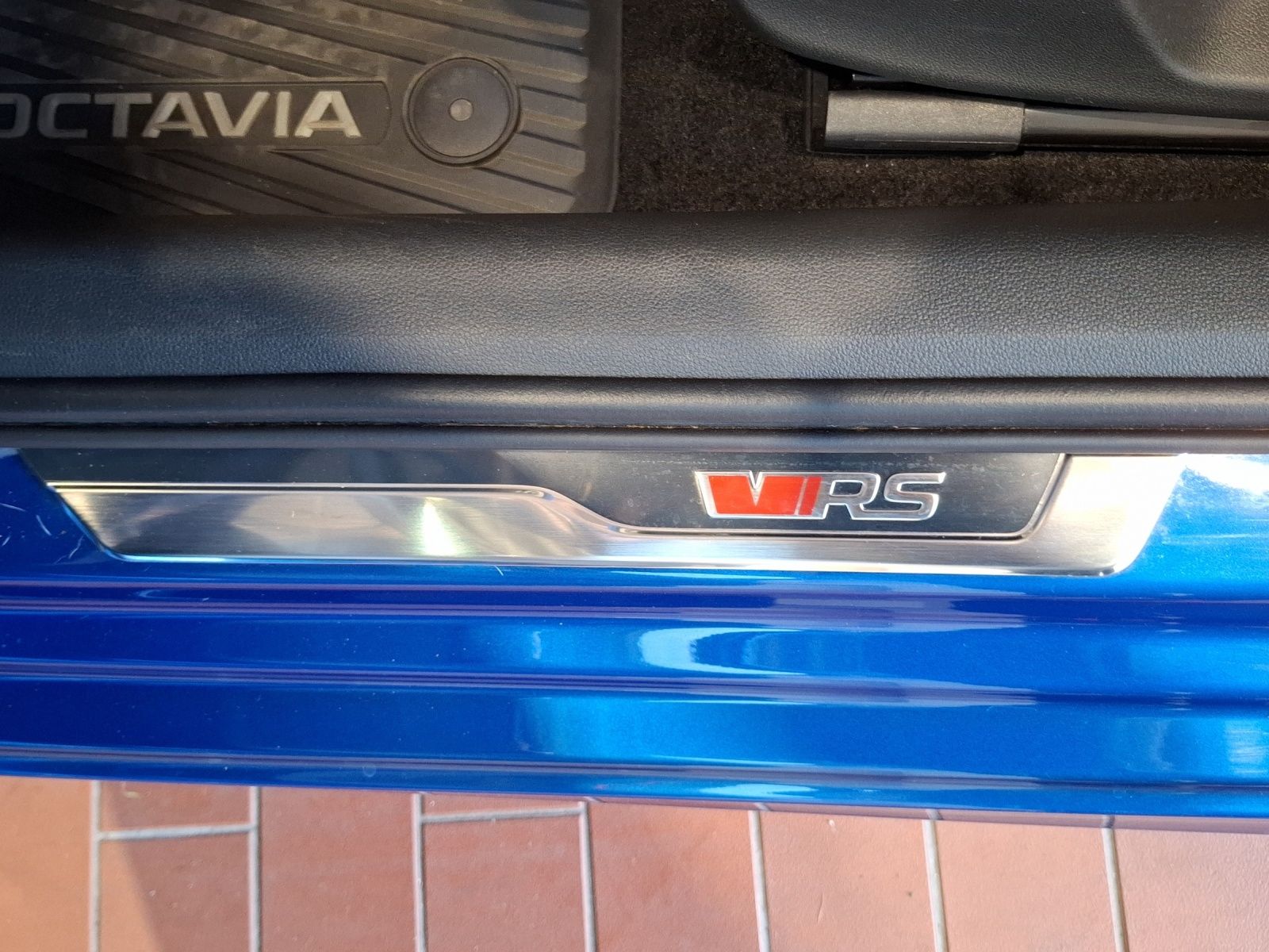 Fahrzeugabbildung SKODA Octavia Combi RS TDI DSG 4x4 Matrix Navi HUD VC