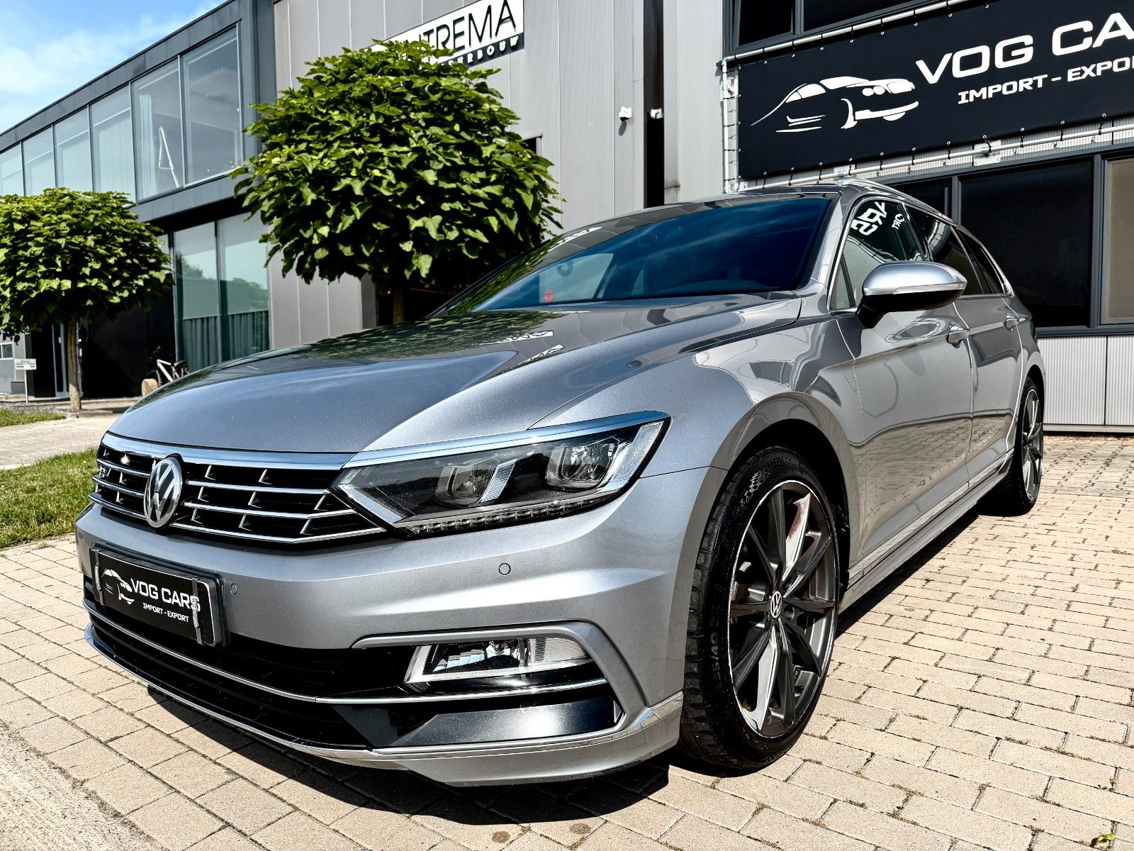 Volkswagen Passat Variant 1.6 TDI R LINE *digital counter*