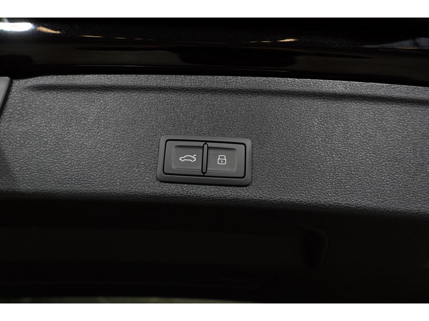 Audi RS4 Avant EDITION 25 YEARS CARBON KERAMIK 300 KM