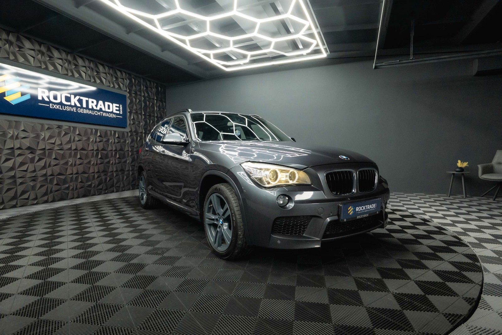 Fahrzeugabbildung BMW X1 xDrive 18d M-Sport Shadow Line *Bi-Xenon*DAB*