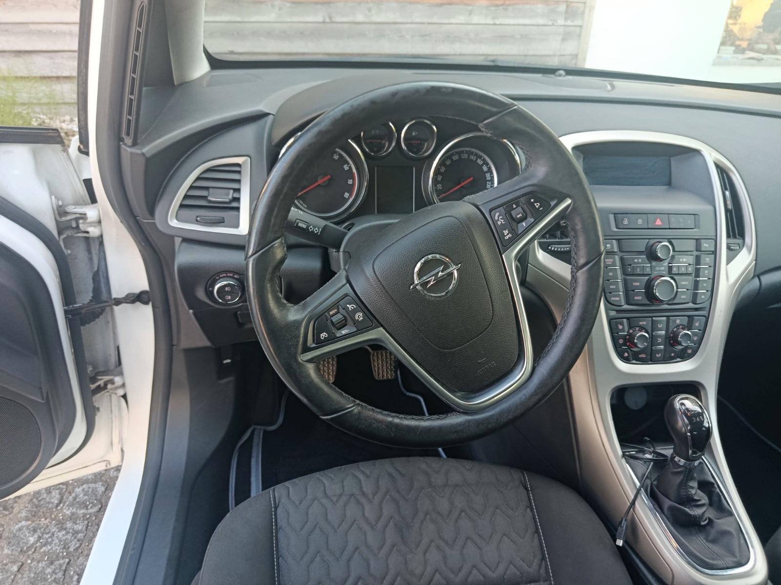 Opel Astra 2013 — photo 6