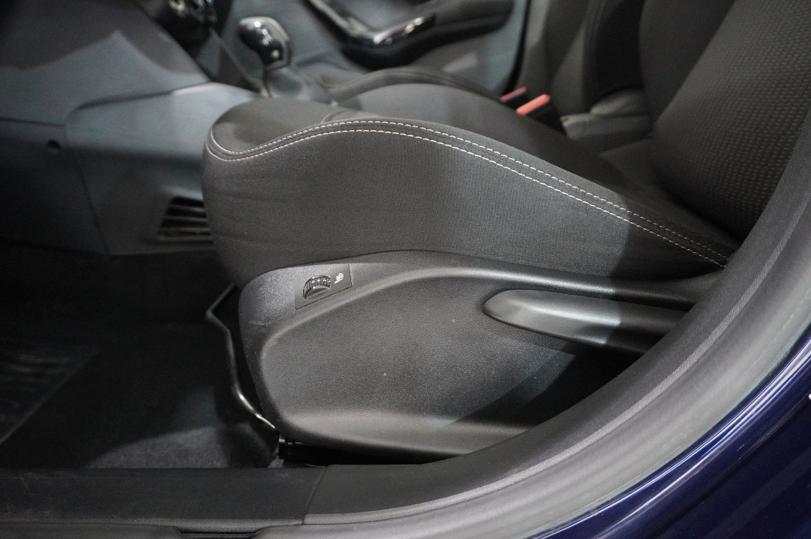 Fahrzeugabbildung Peugeot 208 LIM. 1.2 ACTIVE NAVI/LED/KLIMA/SHZ/PDC/TEMP