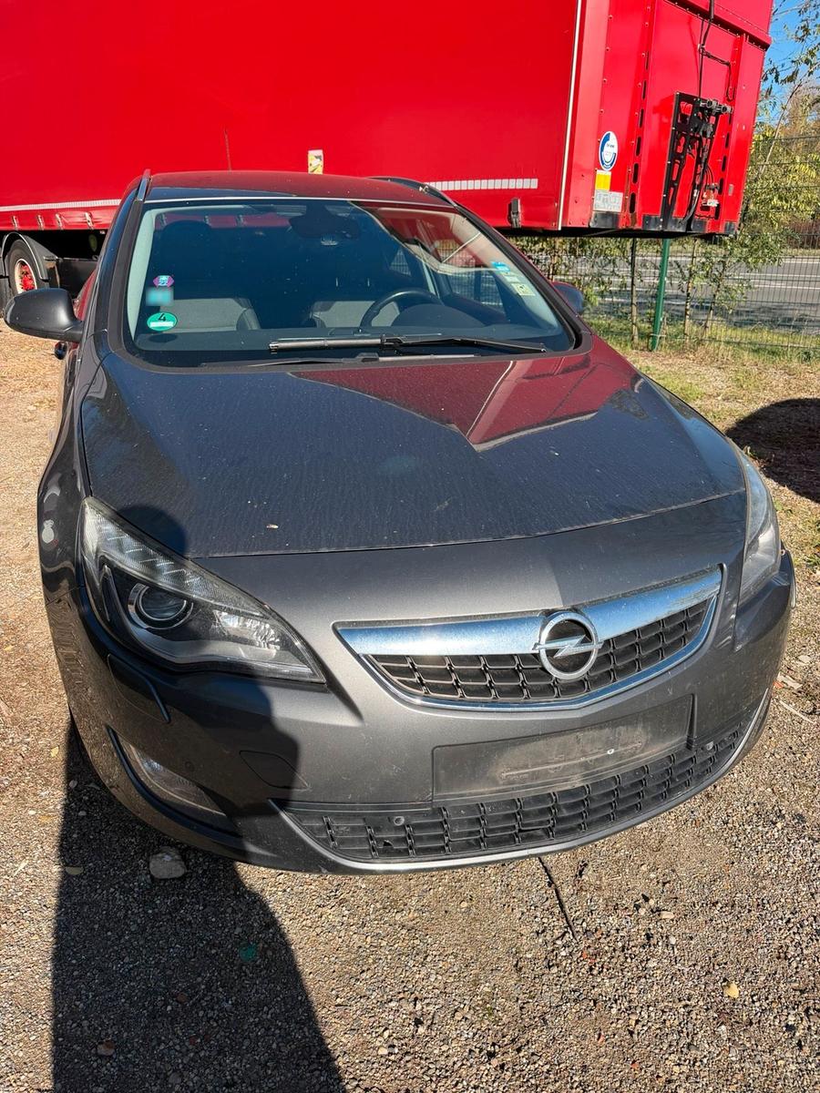 Opel Astra, 2011