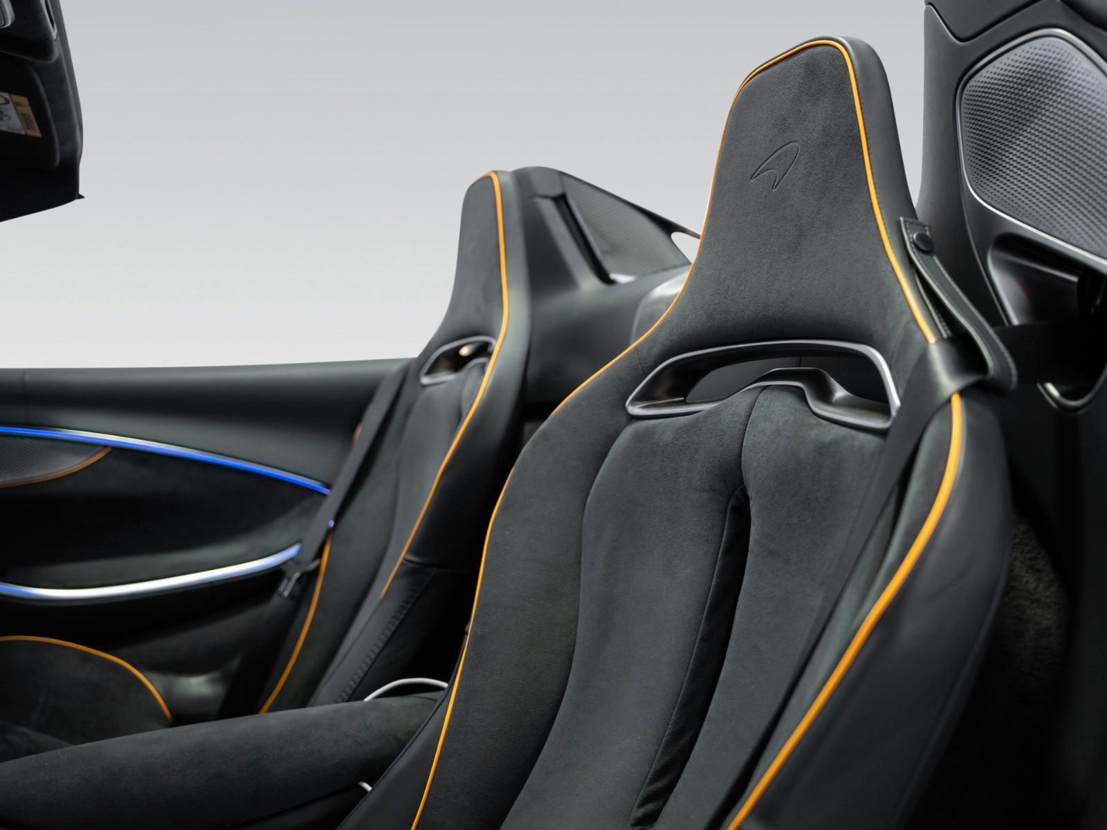 McLaren Artura Spider | Electrochromic Roof | B&W Audio